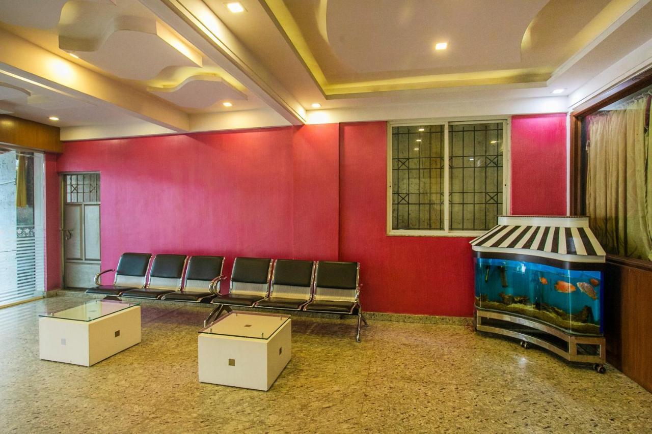 Oyo 25121 Bns Lodge Bangalore Exterior foto